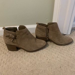 Short brown boots
